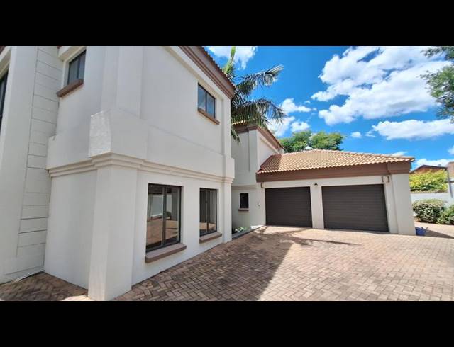 3 BEDROOM HOUSE FOR SALE IN MORELETAPARK